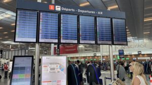Grève des contrôleurs aériens : jusqu'à 70% de vols perturbés jeudi, estime le président de l’Union des aéroports français