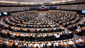 Droits sociaux et environnementaux : que va changer le "devoir de vigilance" des entreprises voté au Parlement européen ?